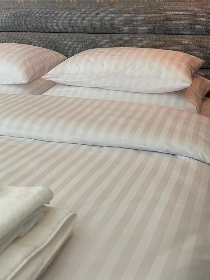Queen Size Bed - Apartament Obok Manufaktury W Centrum Lodzi - Parking Gratis!!! المظهر الخارجي الصورة