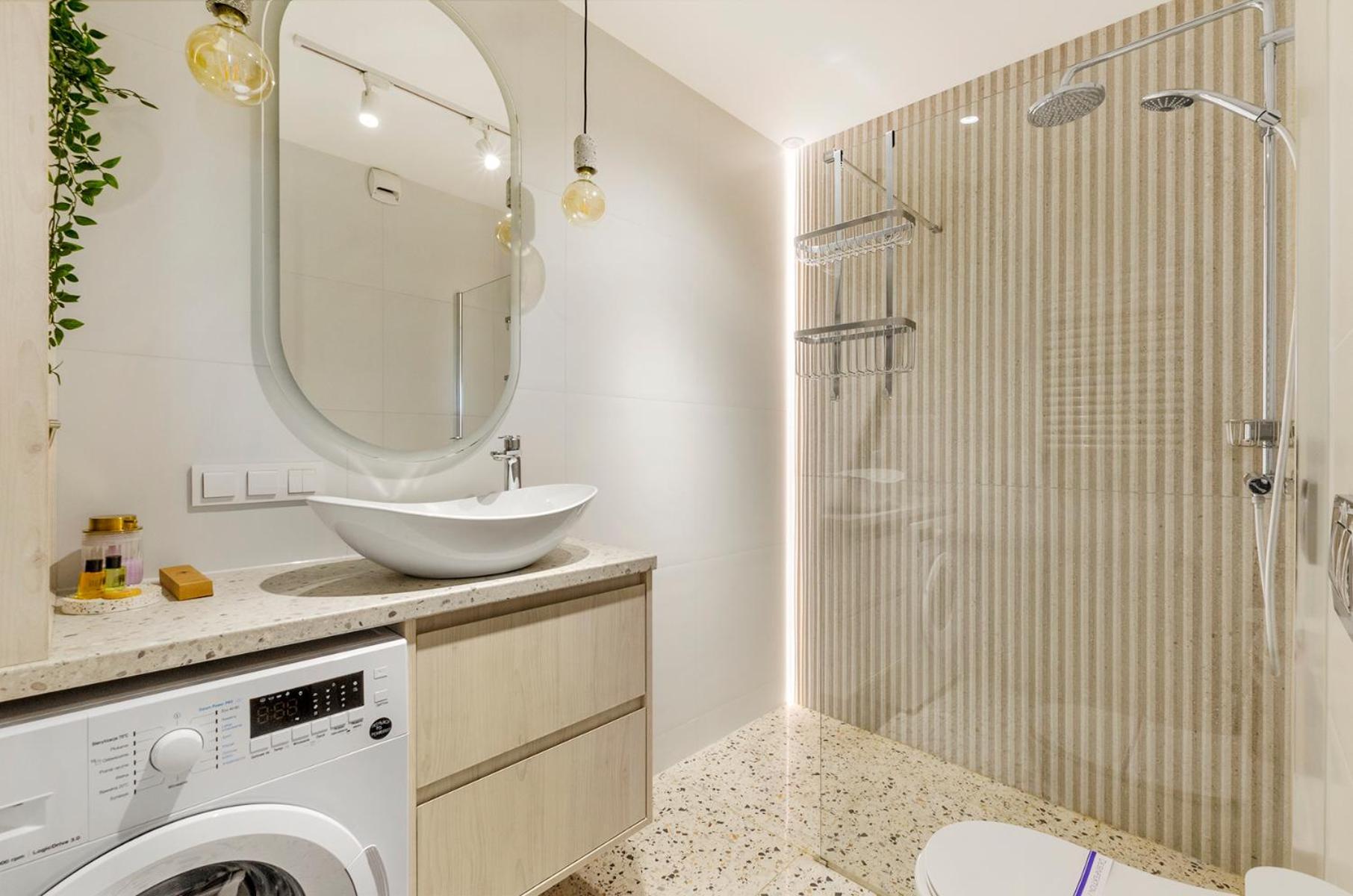 Queen Size Bed - Apartament Obok Manufaktury W Centrum Lodzi - Parking Gratis!!! المظهر الخارجي الصورة